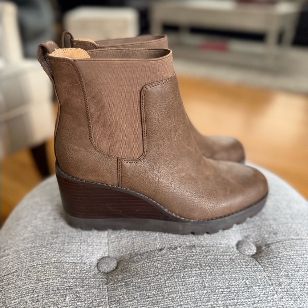 Crown Vintage MARLEEN Brown manmade/Leather Pull On Wedge Chelsea Boots 7.5M - Picture 2 of 7